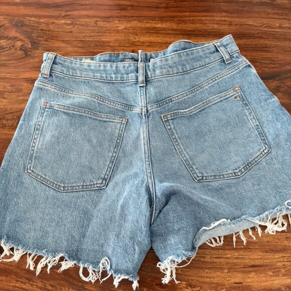 MADEWELL | The Curvy Perfect Vintage Mid-Length Jean Short - Picture 2 of 3